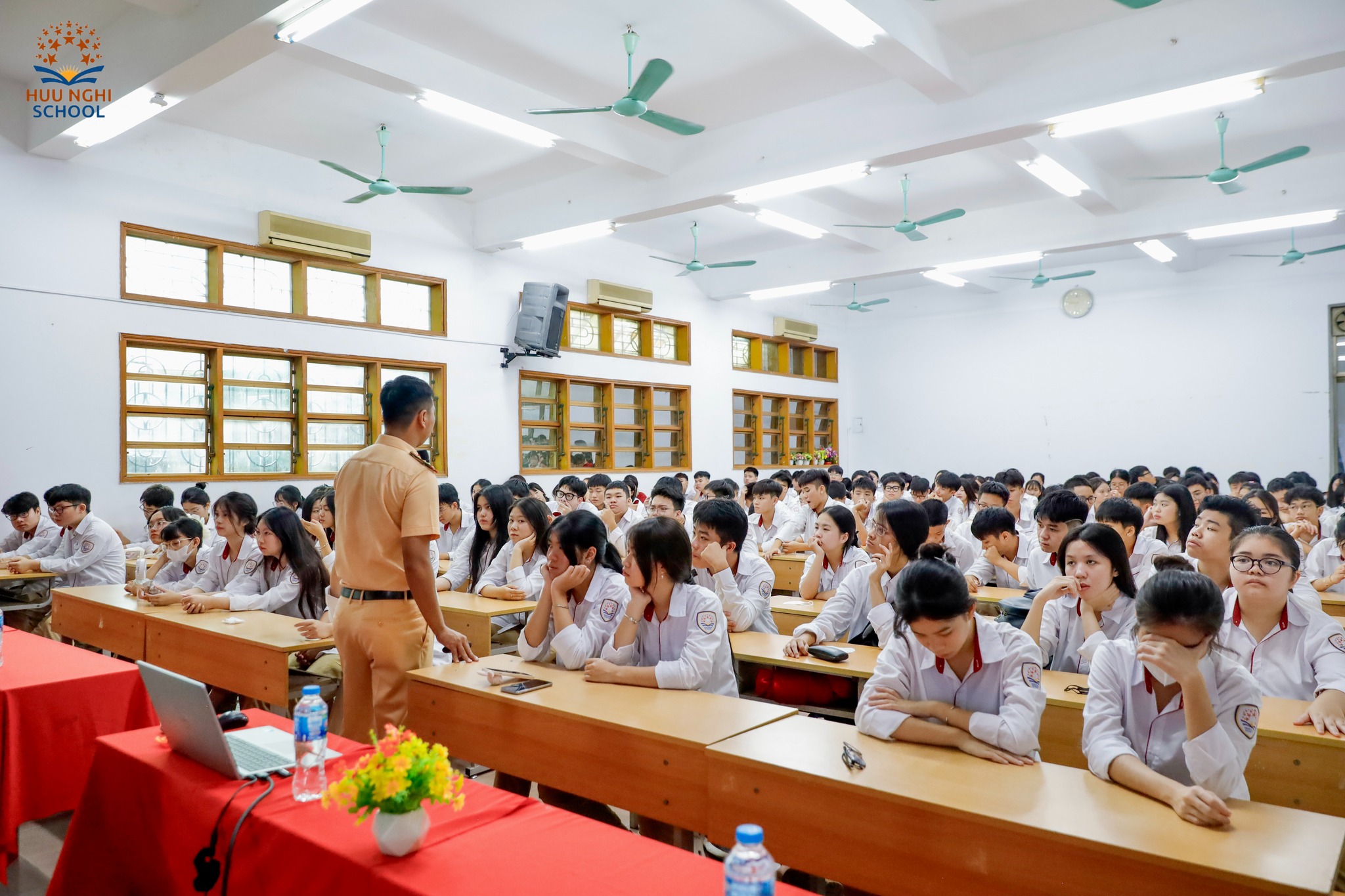 Chuyên đề “Giáo dục an toàn giao thông cho học sinh trường THPT Hữu Nghị Quốc tế”