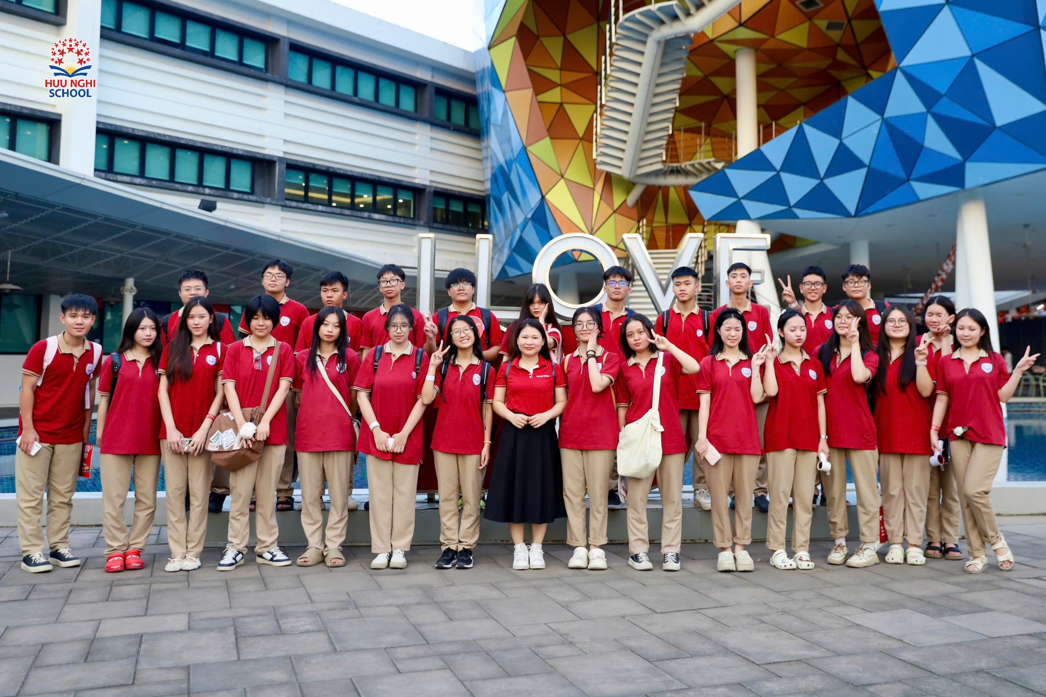 HỌC SINH KHỐI 12 TRƯỜNG THPT HỮU NGHỊ QUỐC TẾ KHÁM PHÁ NGÀY HỘI THÔNG TIN & TRẢI NGHIỆM BUV 2025