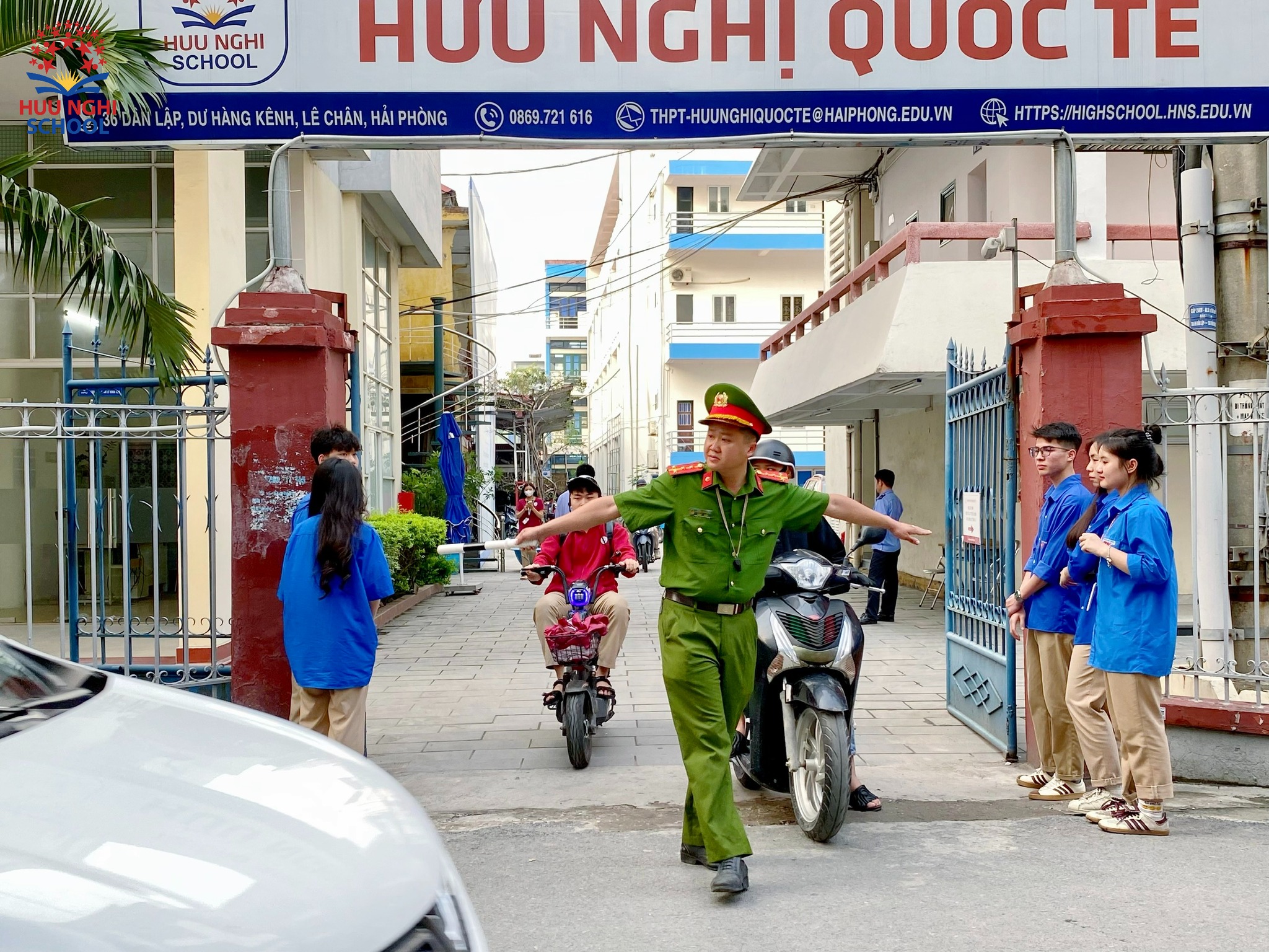 TRƯỜNG THPT HỮU NGHỊ QUỐC TẾ TRIỂN KHAI MÔ HÌNH “CỔNG TRƯỜNG AN TOÀN GIAO THÔNG”