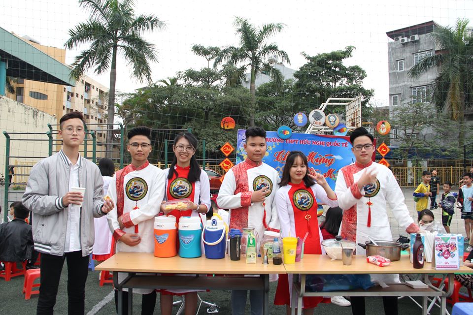 Rộn ràng, sôi động, hội chợ xuân hệ thống Hữu Nghị School