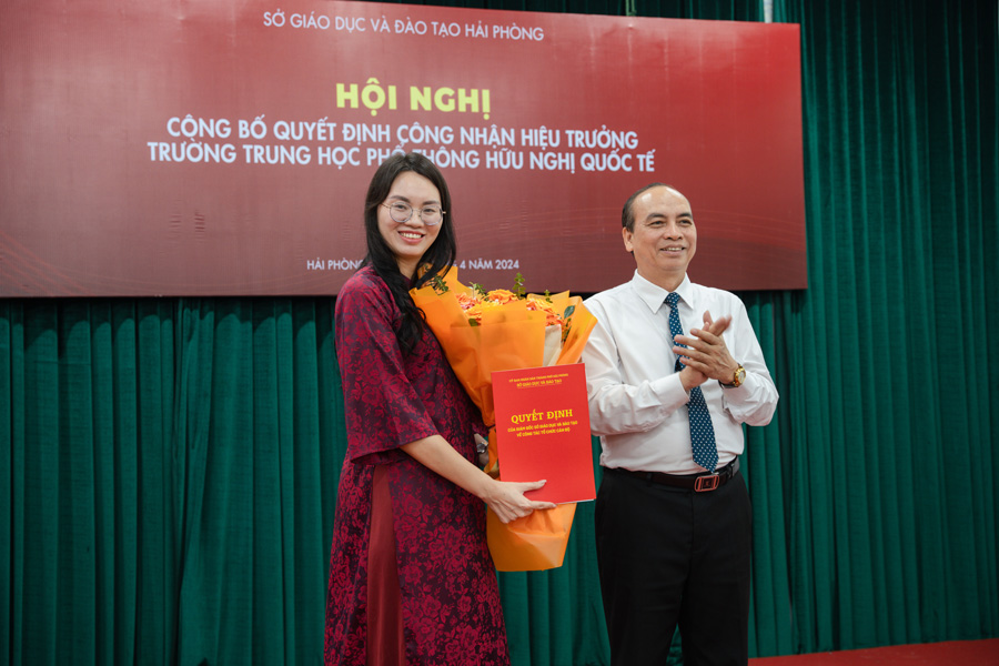 Quyết định công nhận Hiệu trưởng trường THPT Hữu Nghị Quốc Tế